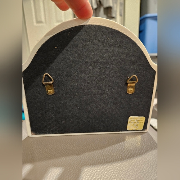 4 Key Holder Wall-mount Santa Barbara 1999 Judy Buswell "Basket of Fruit" - Picture 3 of 7